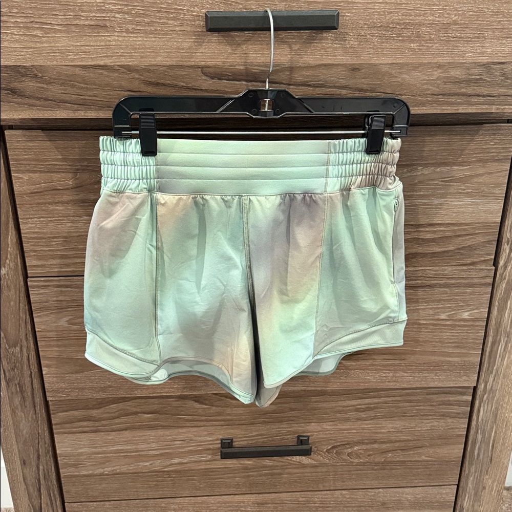 Lululemon Hotty Hot Lined Short 4”